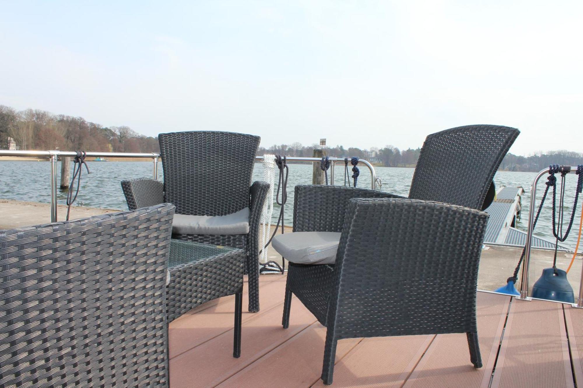 Wohlfuehlboot Hausboot - Festlieger Im Hafen Bad Saarow - Wc An Bord, Dusche An Land Hotel Exterior photo