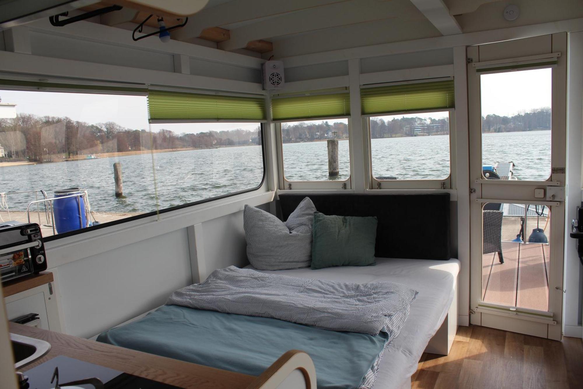 Wohlfuehlboot Hausboot - Festlieger Im Hafen Bad Saarow - Wc An Bord, Dusche An Land Hotel Exterior photo